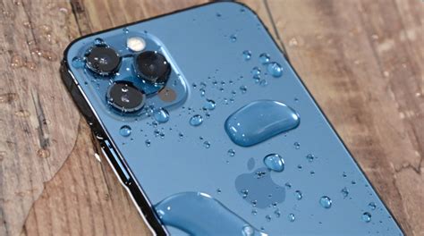 iphone 15 防水、宇宙の果てまで泳げるか？